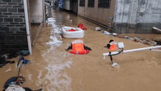 明珠国际 强降雨致贵州榕江县10.3万人受灾 武警官兵紧急驰援