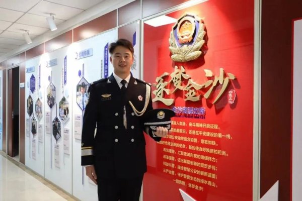 广升网 陈岩翔: 公安“鹰眼”扫描蛛丝马迹 刑侦“利刃”拱卫一方平安